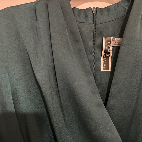 Julianne Taylor Long Sleeve Dress - Picture 4 of 4